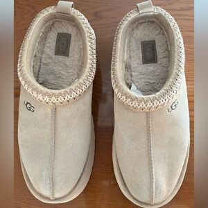 UGG Women's Tazz II Leisure Slipper Clogs (color:Sand)